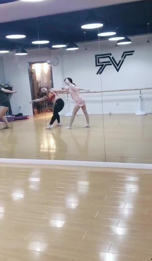 女的跳舞吃瓜视频大全,女性跳舞吃瓜视频大盘点