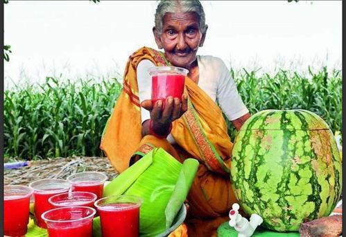 印度老奶奶吃葫芦瓜视频,传统烹饪的温馨传承