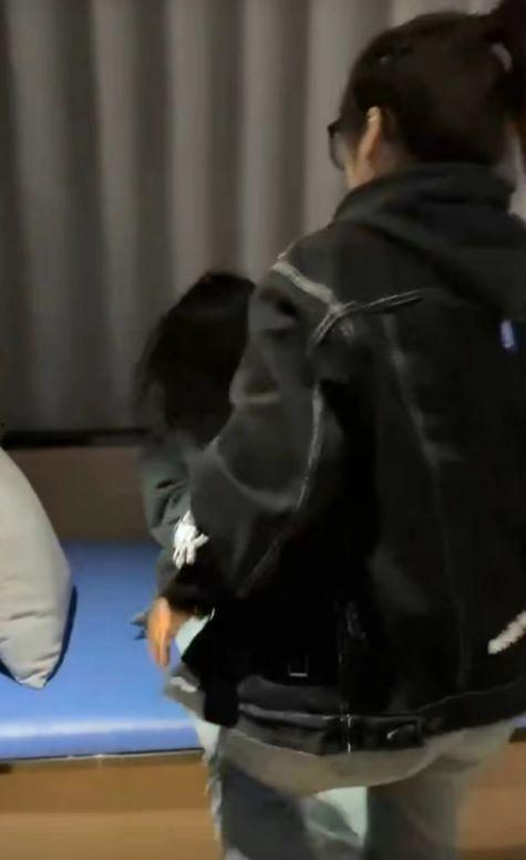 男和女打架吃瓜视频,吃瓜群众围观现场