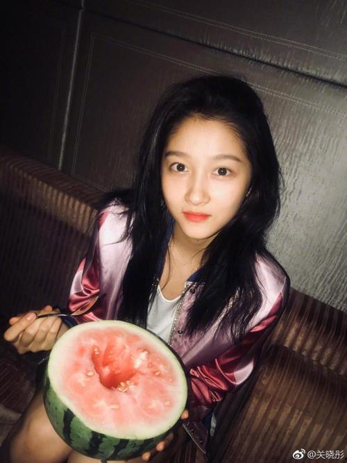 丑女吃瓜的视频大全图片