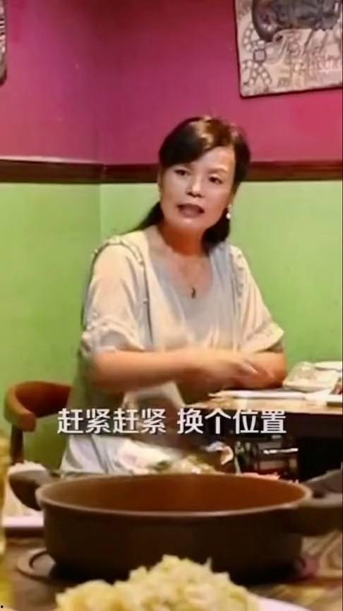 吃瓜饭圈老阿姨视频,揭秘吃瓜饭圈老阿姨的趣味视频世界